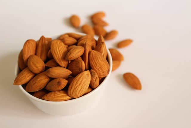 1500 calorie Dash diet menu Almonds