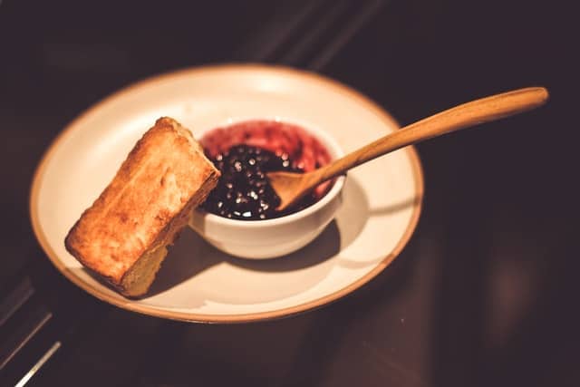 A teaspoon of strawberry jam is only 6 calories A teaspoon of strawberry jam is only 6 calories