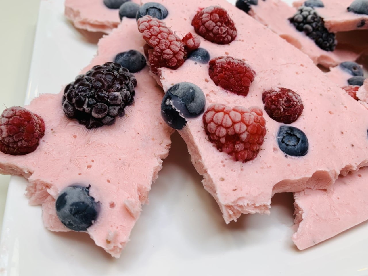 Sugar Free Frozen Yogurt Berries Bark (Keto)
